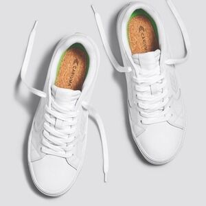 Cariuma Salvas White Pebbled Leather Low Top Sneakers Mens 7.5 Womens Sz 9 NEW